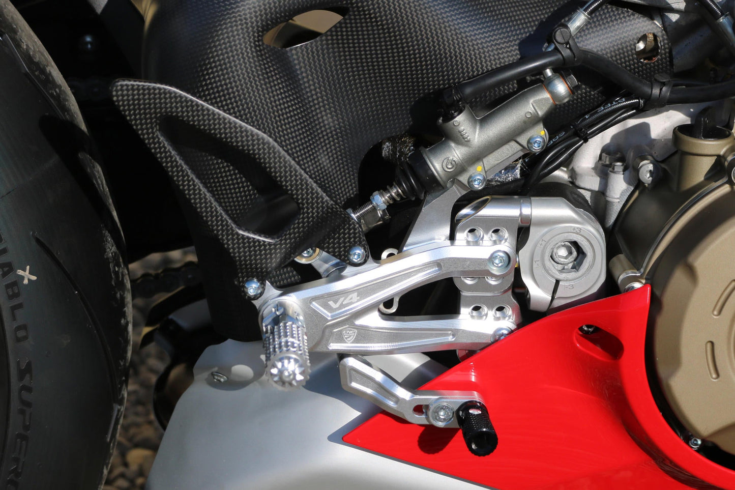 Panigale V4 - Adjustable Rearsets - Averys Motorcycles