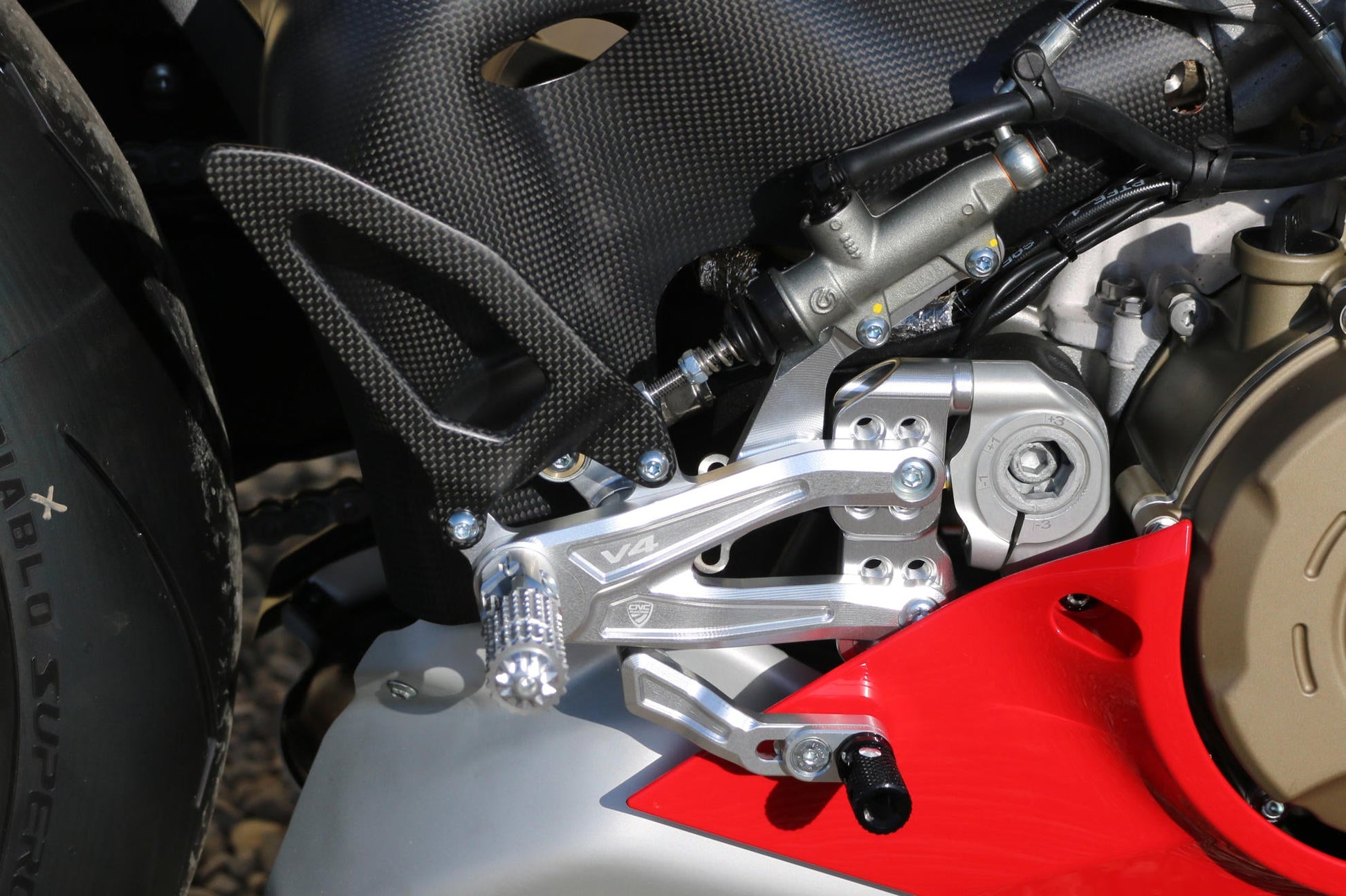 Panigale V4 - Adjustable Rearsets - Averys Motorcycles