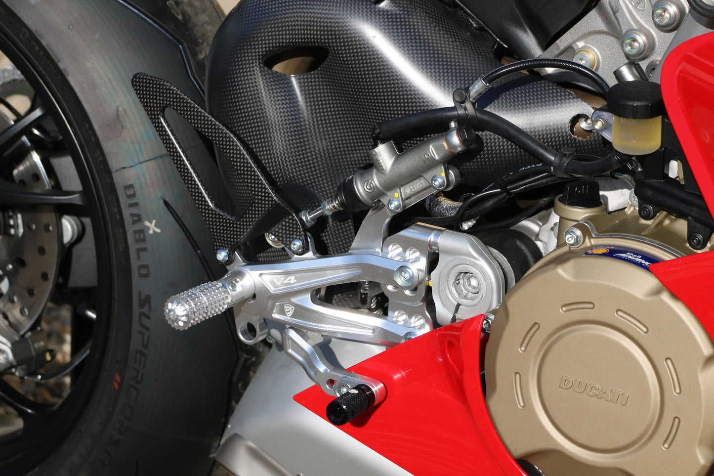 Panigale V4 - Adjustable Rearsets - Averys Motorcycles