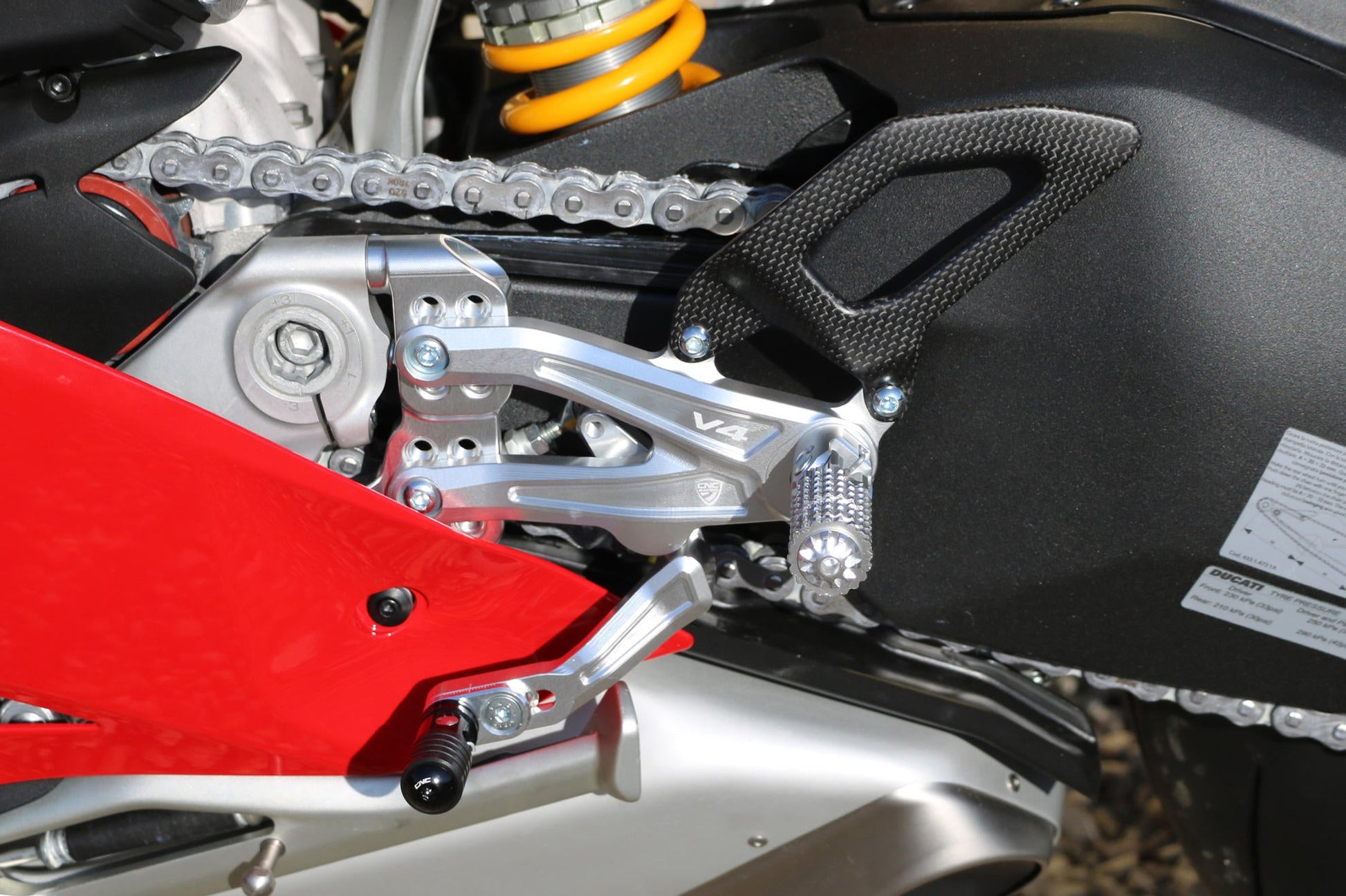 Panigale V4 - Adjustable Rearsets - Averys Motorcycles